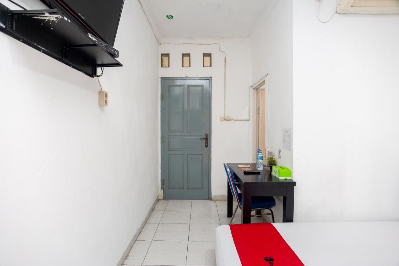 Готель Reddoorz Syariah Near Grand Galaxy Park Ceger Екстер'єр фото