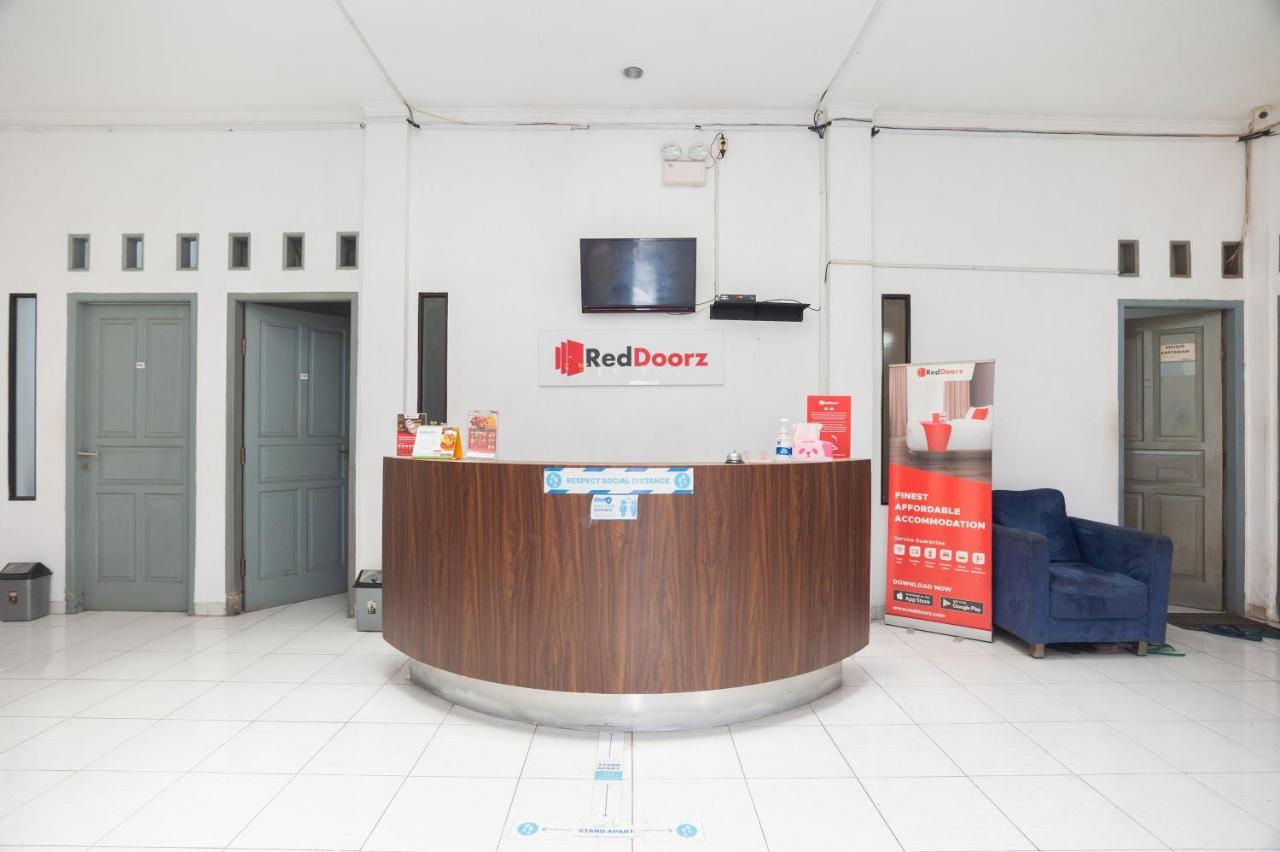 Готель Reddoorz Syariah Near Grand Galaxy Park Ceger Екстер'єр фото